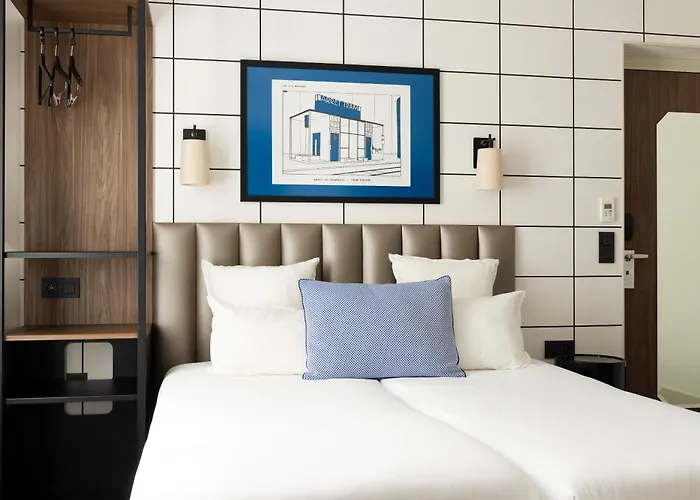 Top 10 Cheap Hostels in Paris: Affordable Stays for Every Traveler